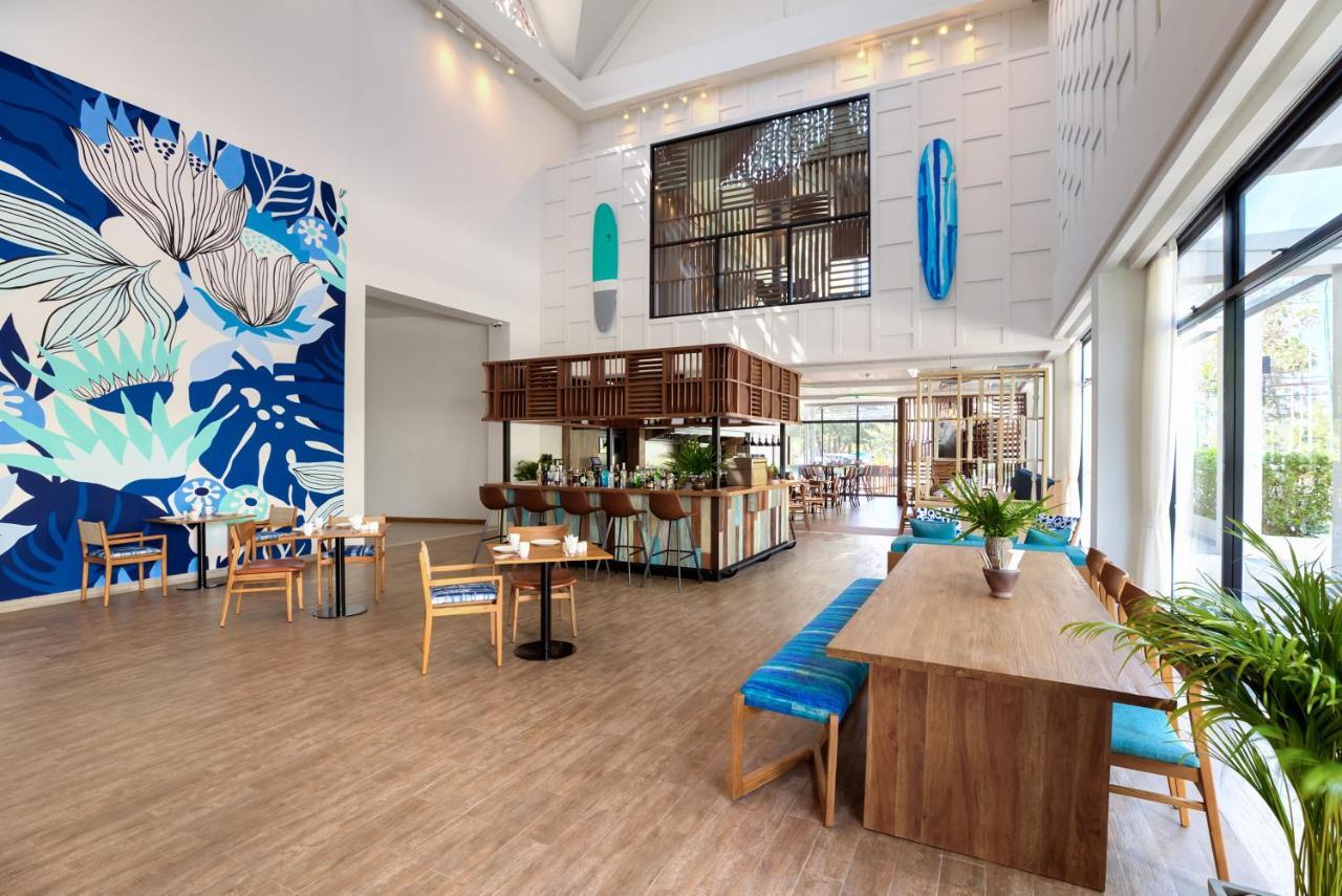 Outrigger Surin Beach Resort - Sha Extra Plus 외부 사진 The interior of the hotel
