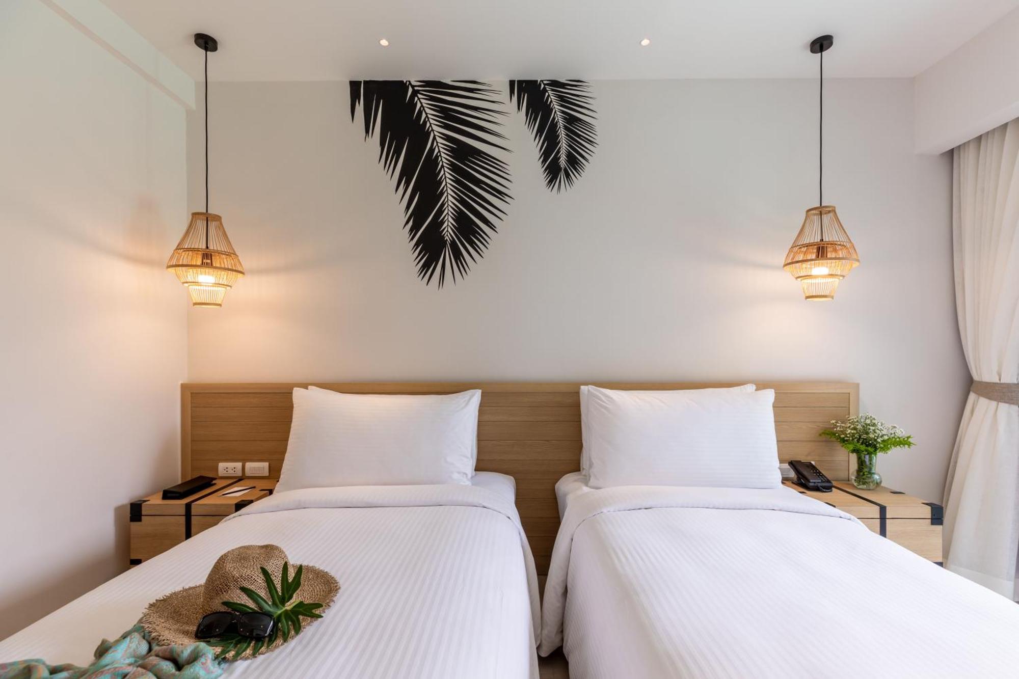 Outrigger Surin Beach Resort - Sha Extra Plus 객실 사진 Deluxe Room