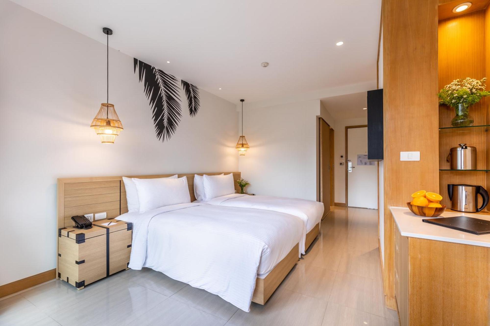 Outrigger Surin Beach Resort - Sha Extra Plus 객실 사진 Deluxe Room