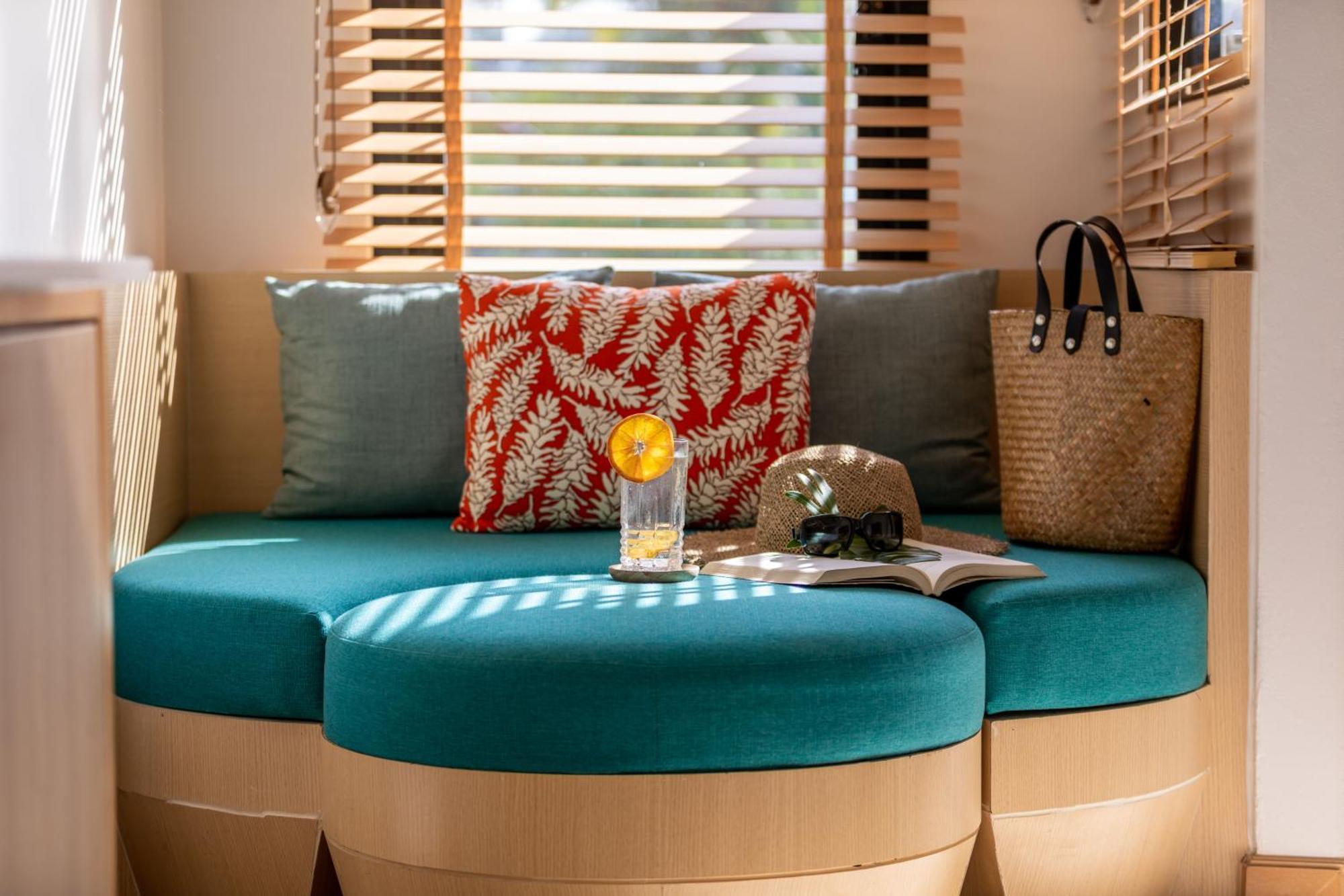 Outrigger Surin Beach Resort - Sha Extra Plus 객실 사진 Interior of a mobile home